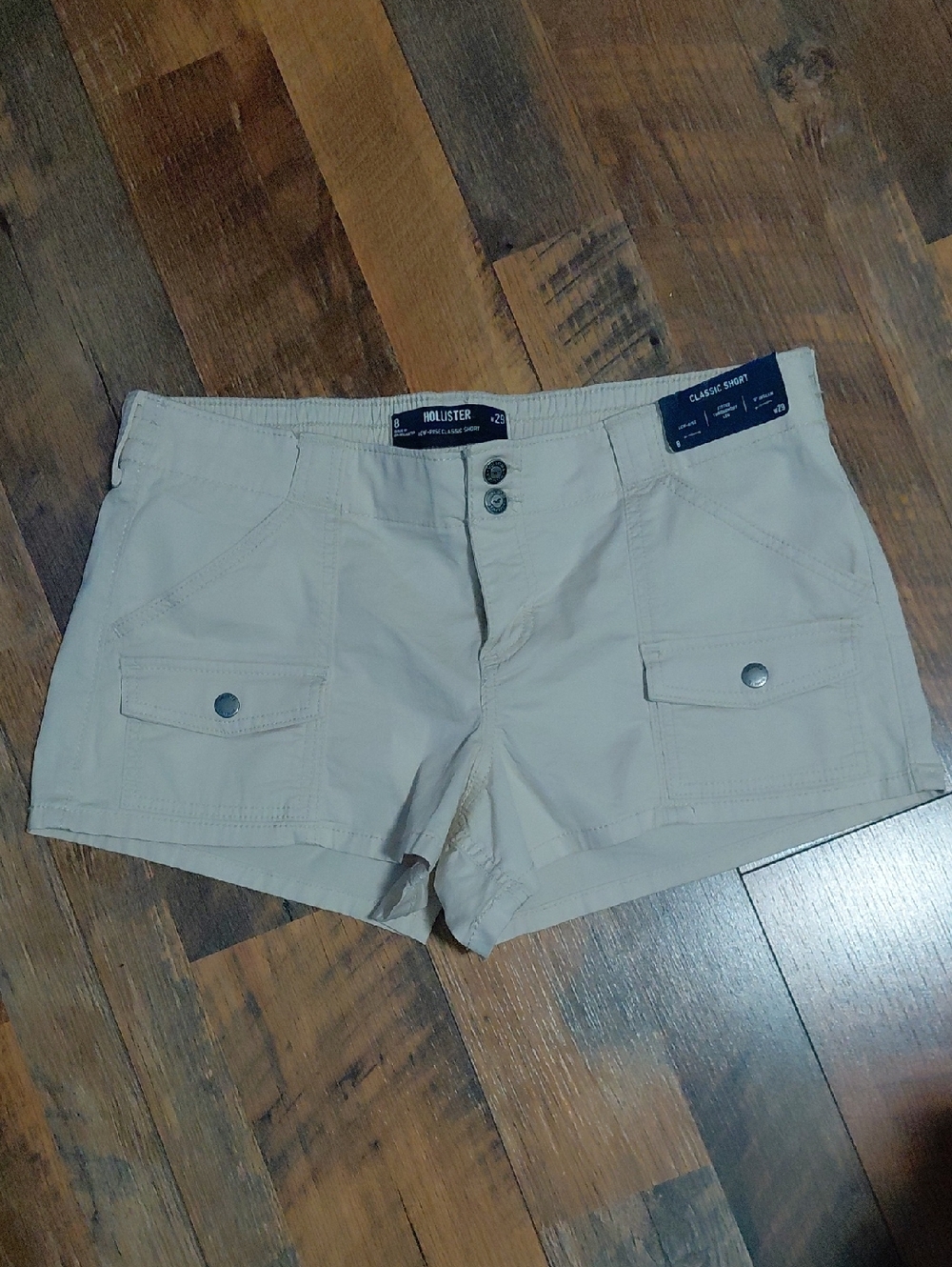 Hollister Women's Light Cream Cargo Shorts with Front Flap Pockets